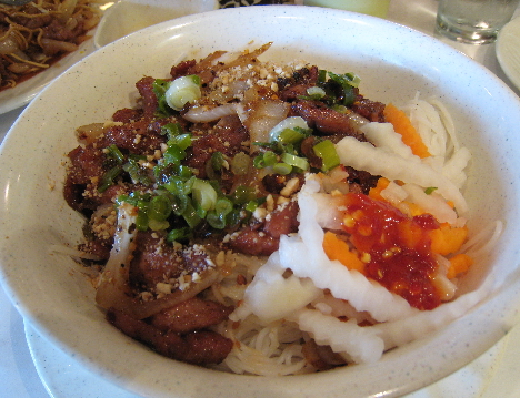 Vermicelli with spicy lemongrass and pork
