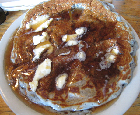 Atole-pinon hotcakes